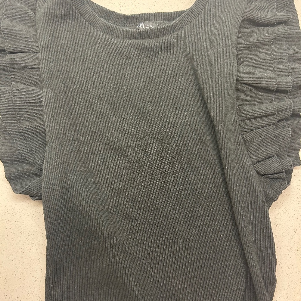 Zara blacktop size 10 girls